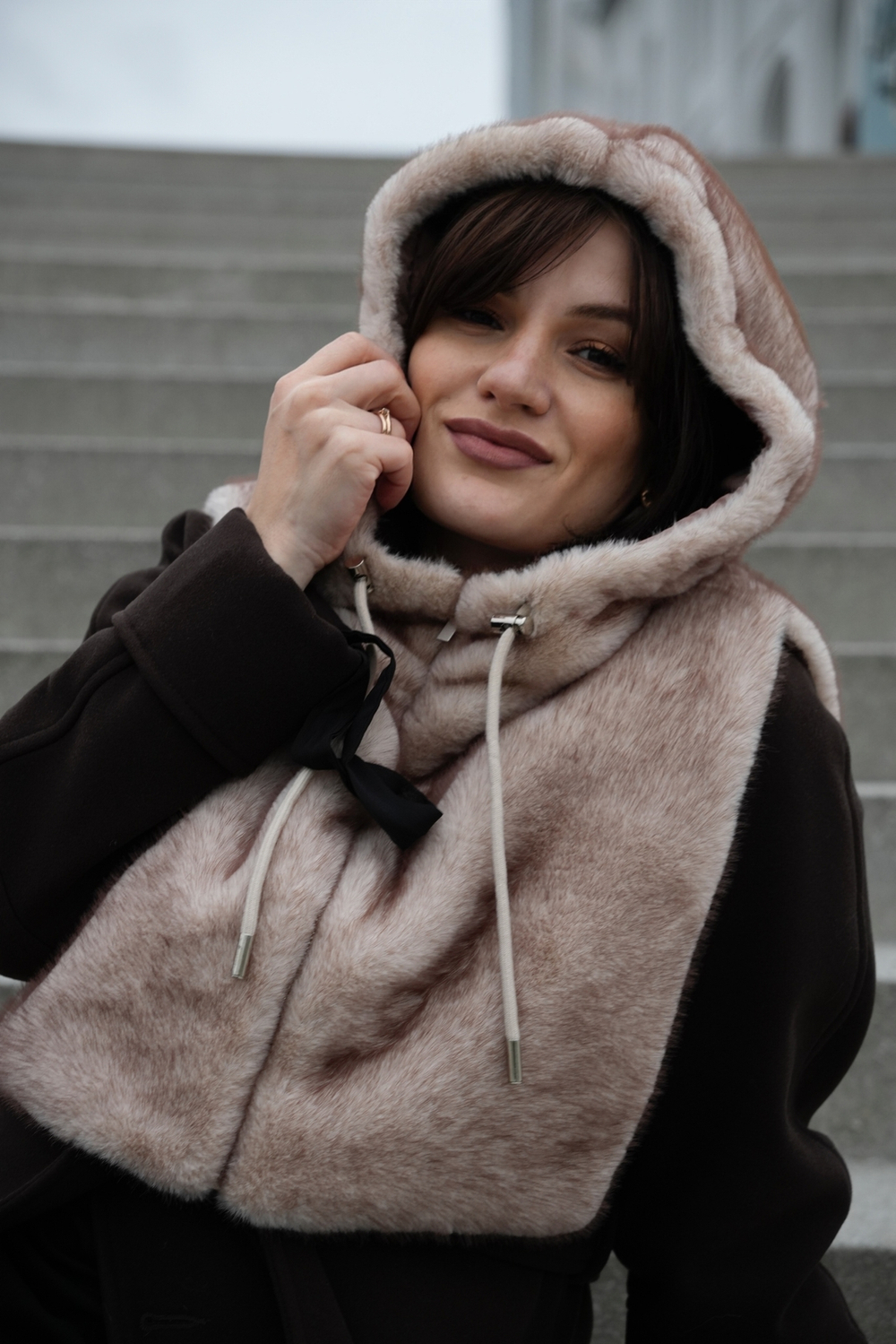 Меховой манишон 2в1 ореховый