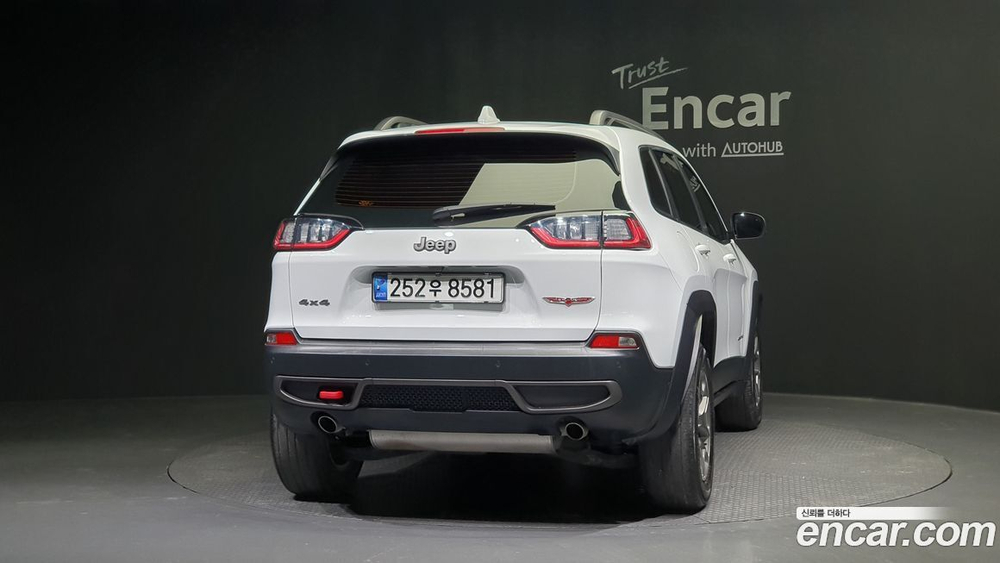Jeep Cherokee (KL) 3.2 트레일호크 AWD (07.2020)