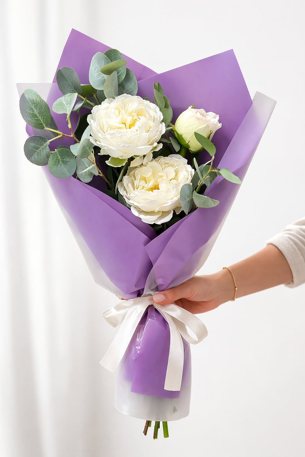 Быстросборная упаковка в пленке. Форма № 0.1 Под 3-9 ВЫСОКИХ тюльпанов или 3-5 роз. Цвет: прозрачная с СИРЕНЕВОЙ пленкой.