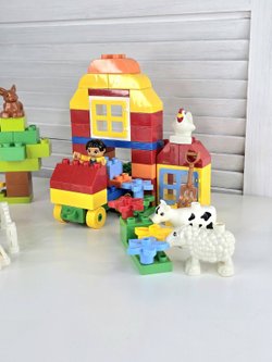 Конструктор блочный 100 деталей со столиком (100816232)