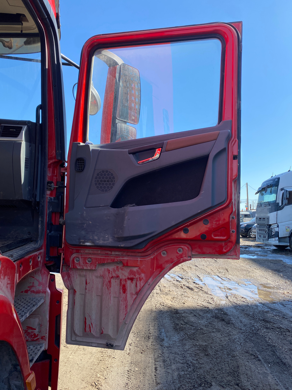 Shacman (Shaanxi) SX* 6x4 Седельный тягач SX42584V324 (Дизельный, 11,6 л, 423 л.с., МТ)