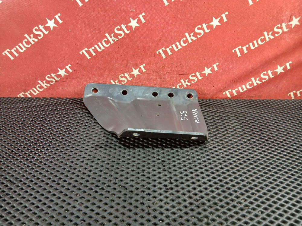 Кронштейн траверсы передний правый