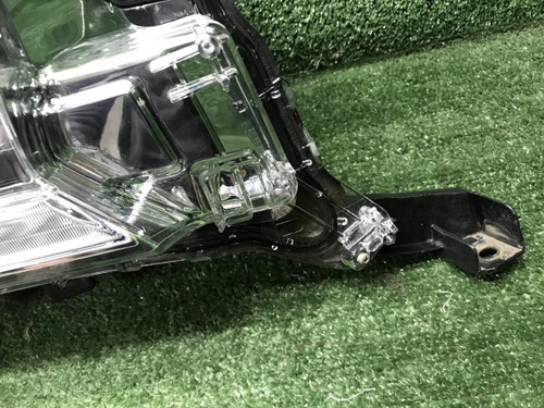 Фара правая Toyota Land Cruiser 200 (15-21) LED