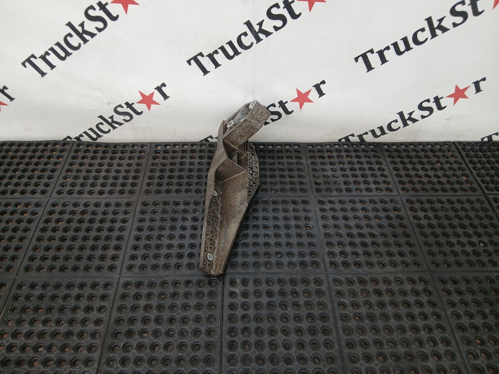 Кронштейн подножки левый