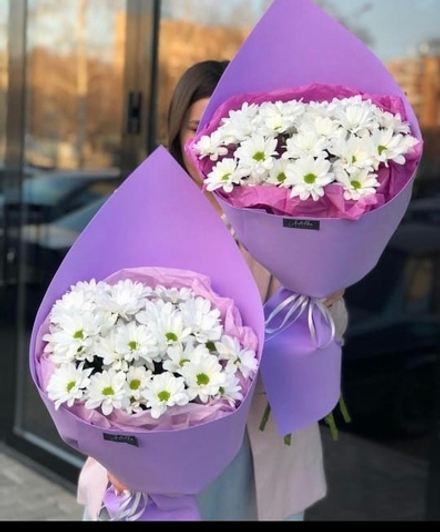 Букет из хризантем "Кулёчек"