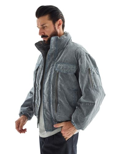 Утепленный серо-голубой бомбер из вареного денима