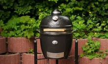 Керамический угольный гриль Monolith Junior Pro 2.0 Black, 33 см, чёрный, с ножками