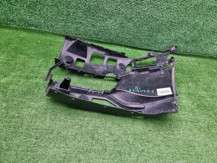 Кронштейн переднего бампера RH BMW 5er G30 (20-23)