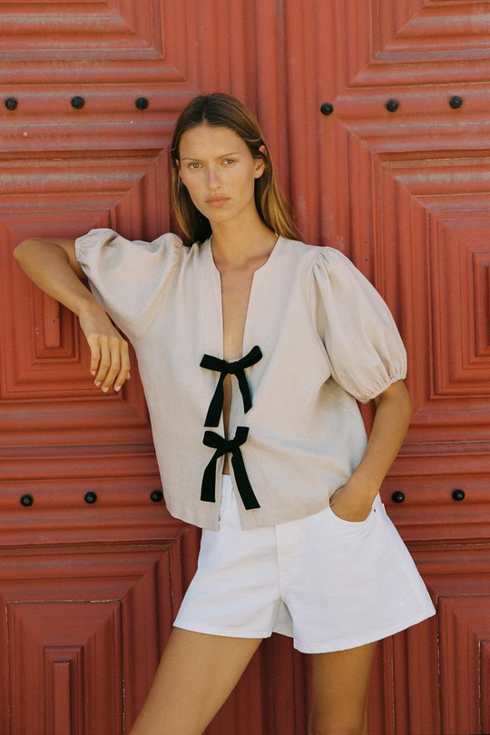ZARA БЛУЗА ЛЬНЯНАЯ С ЗАВЯЗКАМИ, СВЕТЛО-БЕЖЕВЫЙ