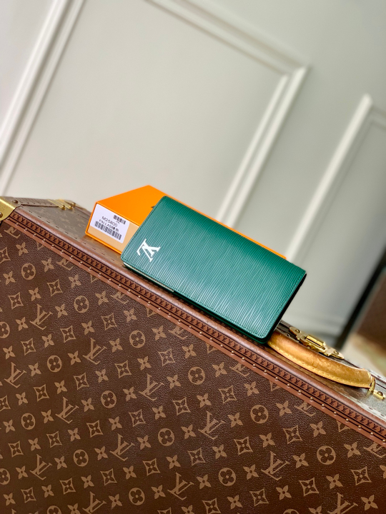 Louis Vuitton Brazza Wallet