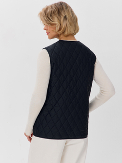 Легкий стеганый жилет с накладными карманами