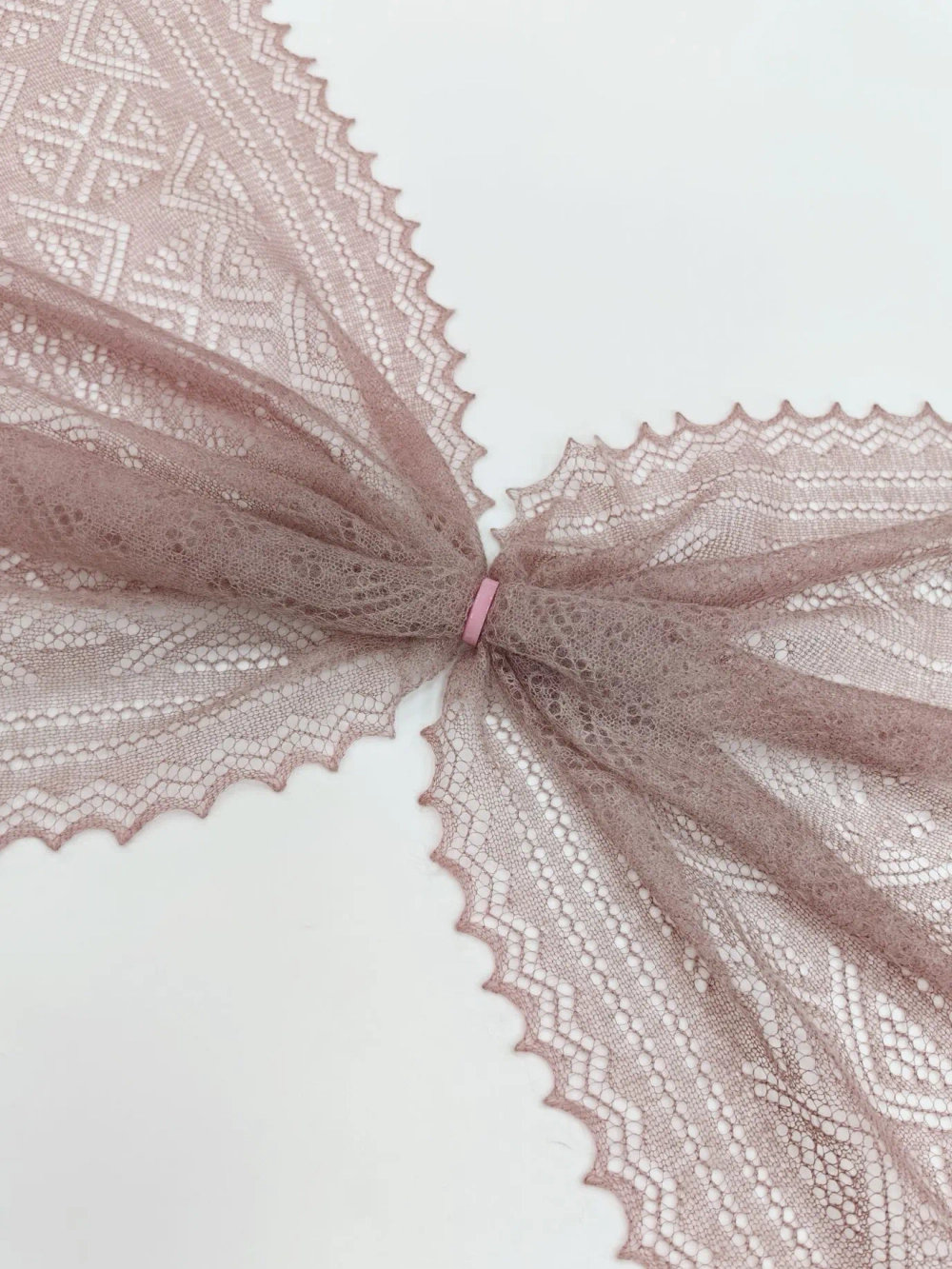 Оренбургский пуховый палантин А16070-06 магнолия