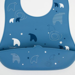5491976 Нагрудник детский «Северный мишка», силиконовый с карманом, цвет голубой
