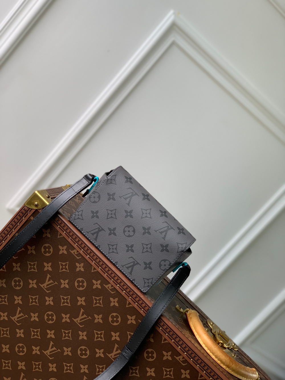 Louis Vuitton Steamer Wearable Wallet