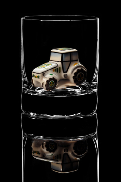 Бокал для виски. Трактор.