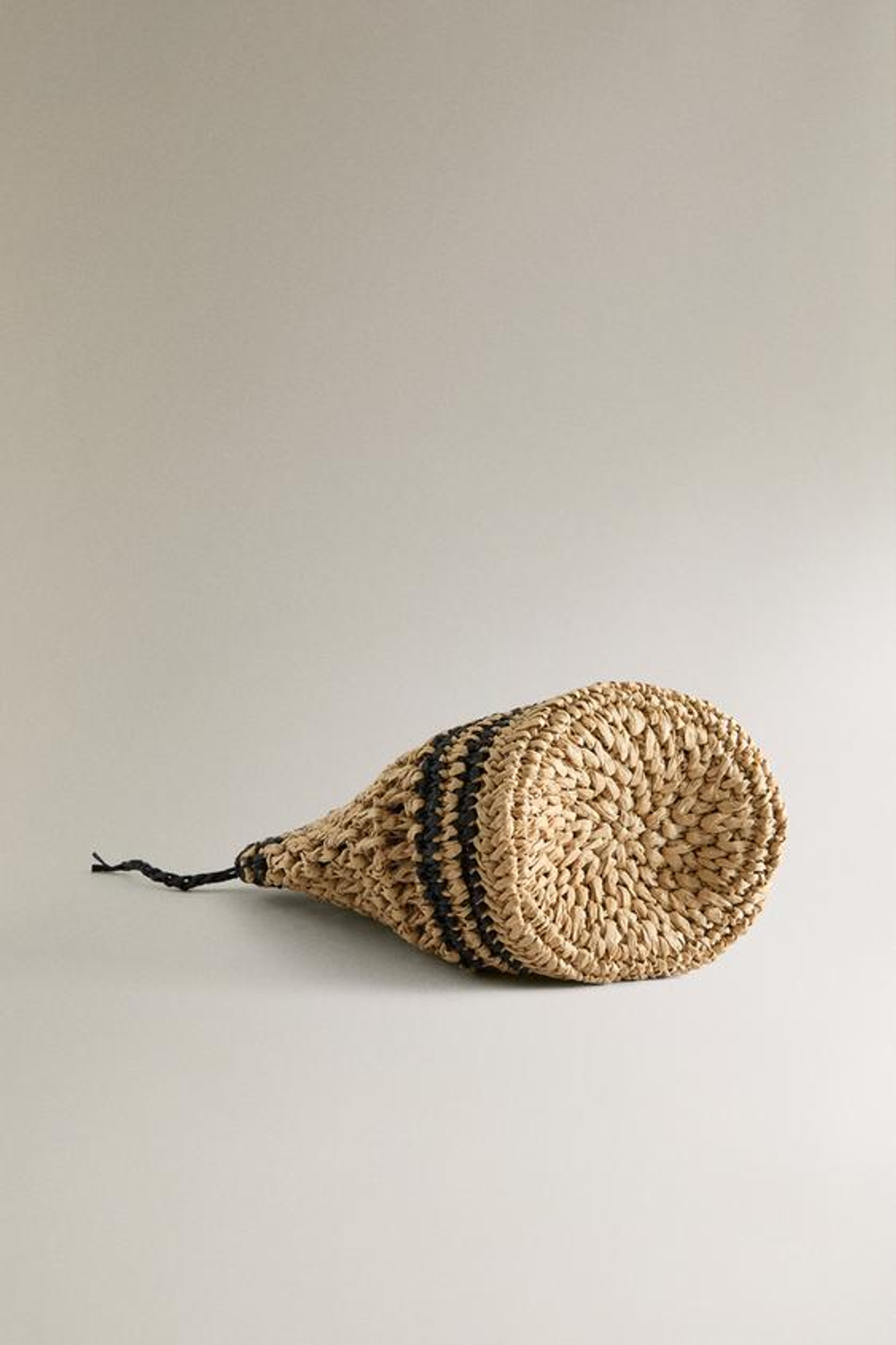 ZARA HOME ПЛЕТЕНАЯ БУМАЖНАЯ СУМКА-КЛАТЧ, ДВУХЦВЕТНЫЙ