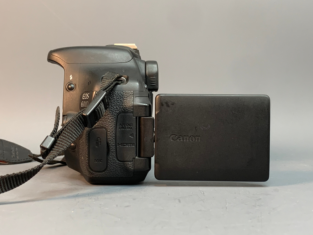 Canon EOS 600D kit 18-55mm ll 7.278 Кадров