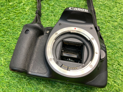 Canon 550D kit 18-55mm 3.5-5.6 IS 21.000 кадров