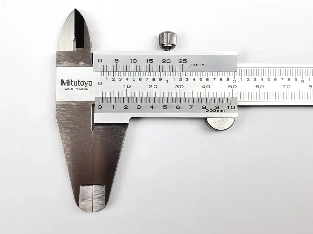 Штангенциркуль Mitutoyo (Япония) нониусный 0.02 мм, 0-150мм/0-6", 530-312. Госреестр.