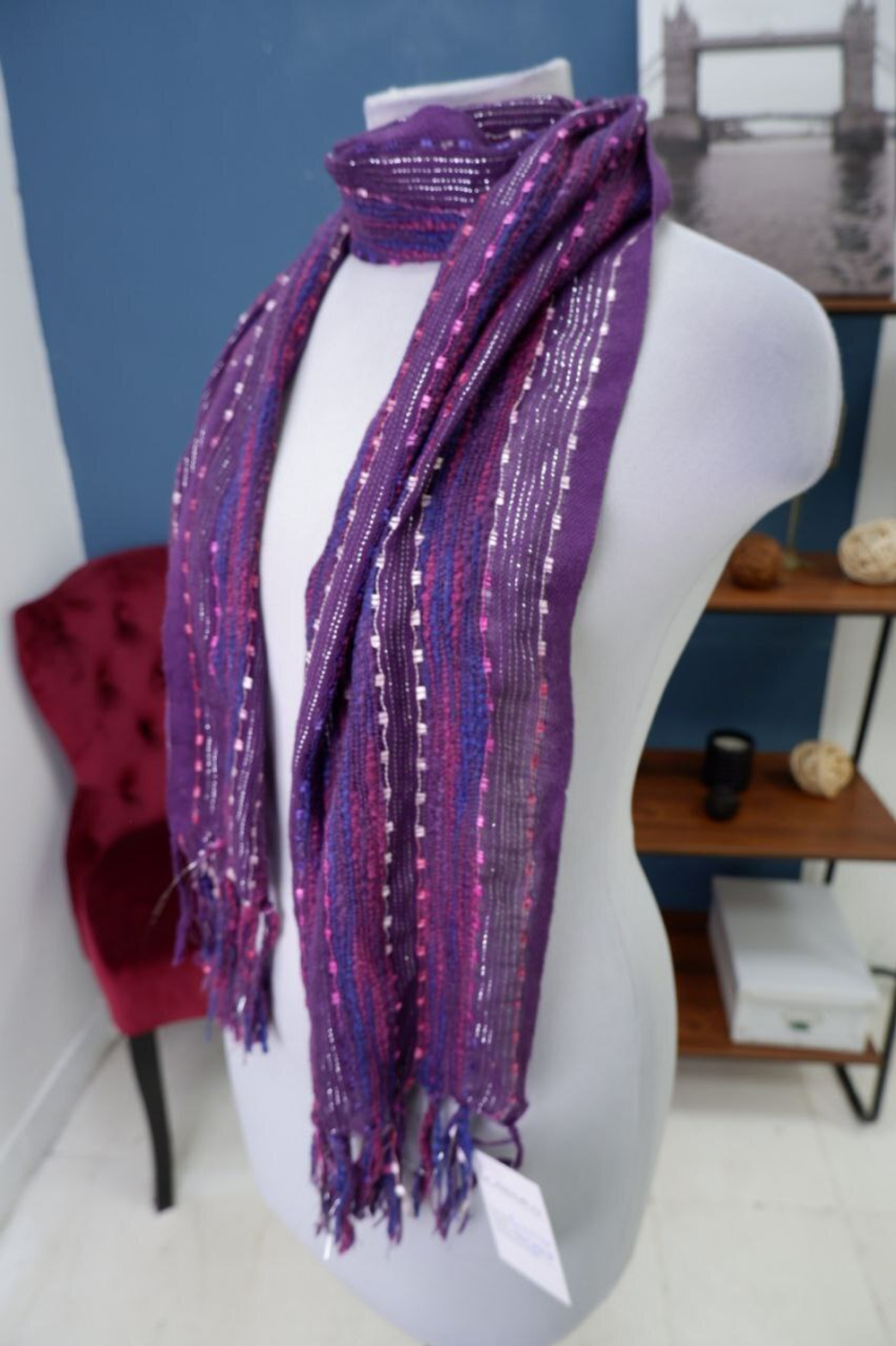 Шарф в полоску с бахромой