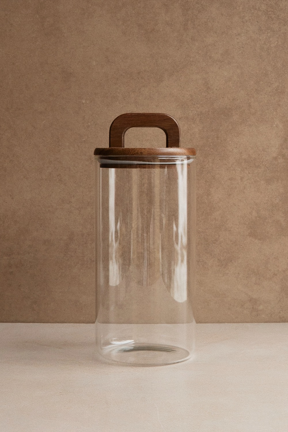 Банка для хранения стеклянная с крышкой из акации Hanle, 1,4 л