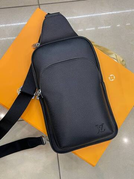 Сумка-мессенджер Louis Vuitton