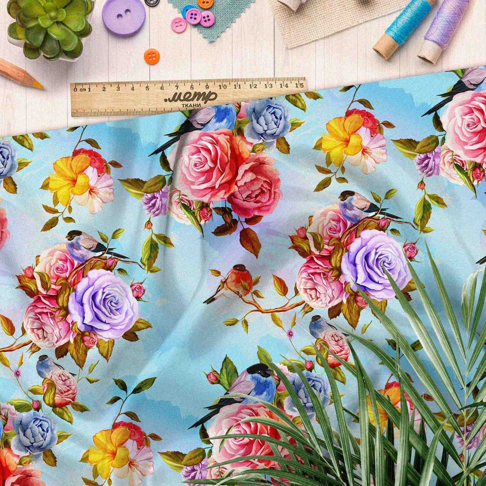 Ткань атлас яркие розы на голубом