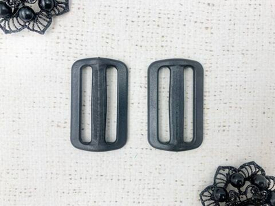 Пряжка двухщелевая пластик, 4 см, пр-во Россия, чёрный