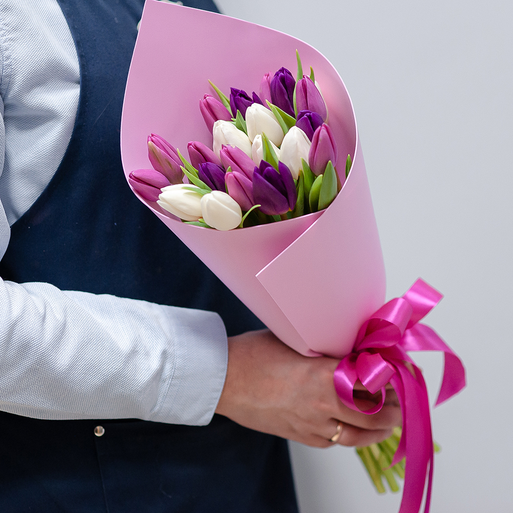 19 тюльпанов микс в оформлении