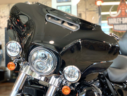 Ultra Limited, Harley-Davidson (FLHTK), 2021 vivid black