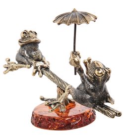 Народные промыслы AM-1094 Фигурка «Лягушки на качелях» (латунь, янтарь)