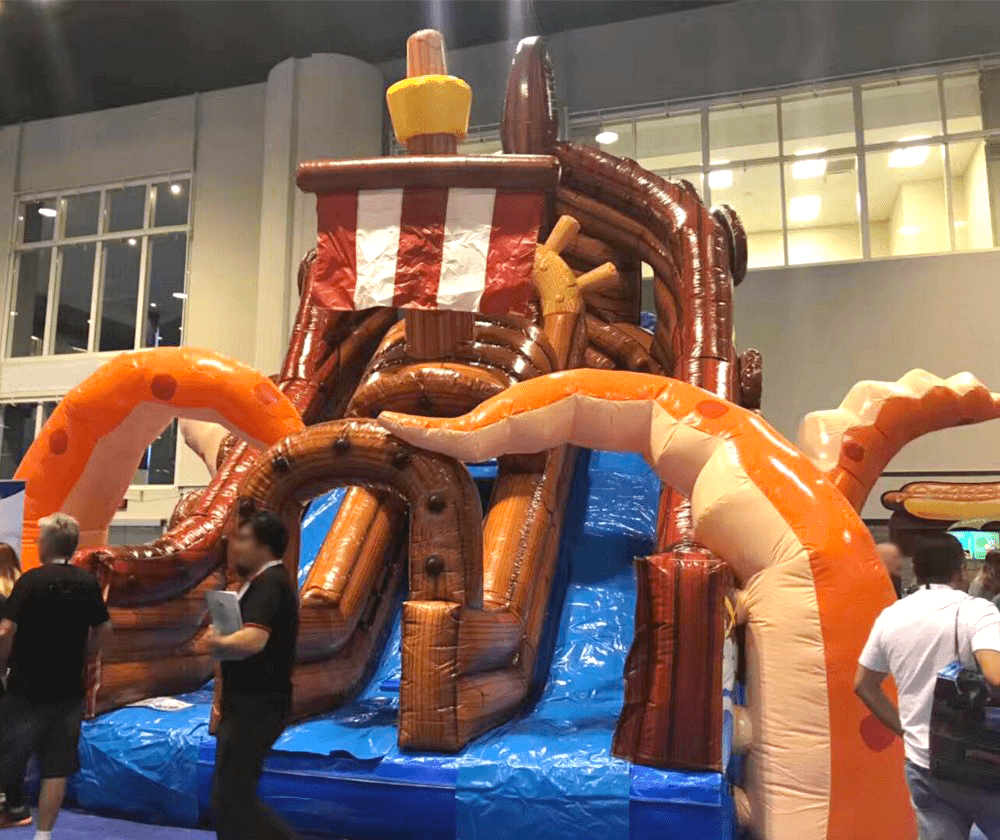 Коммерческий надувной батутный комплекс "Мир акул и осьминогов" B-15724