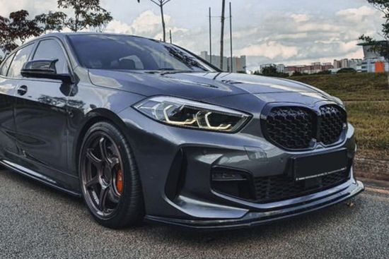 Юбка переднего бампера глянцево - черная V.1 для BMW 1 F40 2019+