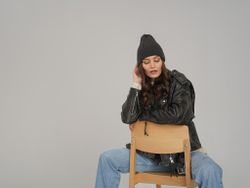 Шапка вязаная-резинка весенняя/осенняя КЭП(Черный меланж)