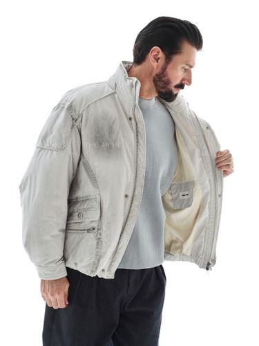 Светло-бежевый короткий пуховик с напылением