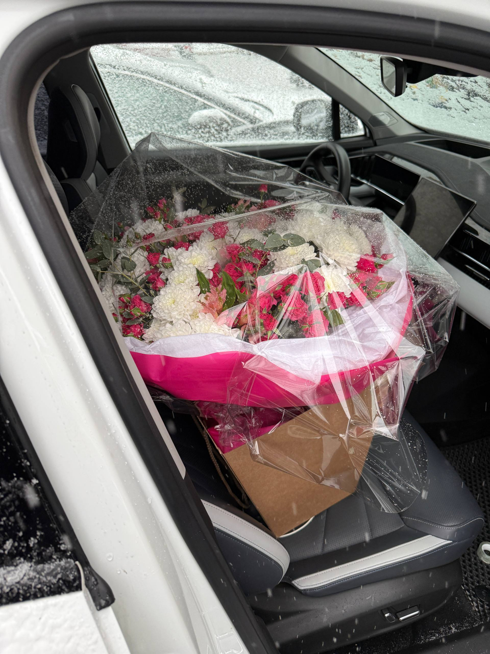 Букет роза, хризантема и альстрамерия