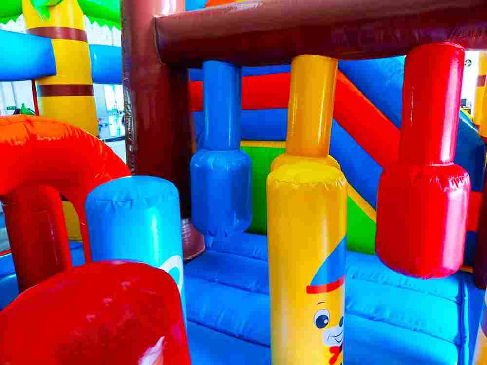 Надувной батут для бизнеса "Корабль Пирата",  размер 7.8х5.5х4.3