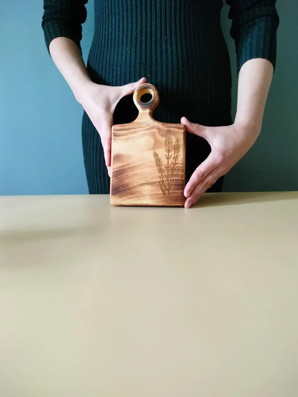 Доска разделочная из дерева сервировочная