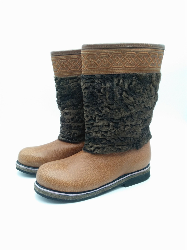 42 Унты мужские из каракуля и кожи бычка