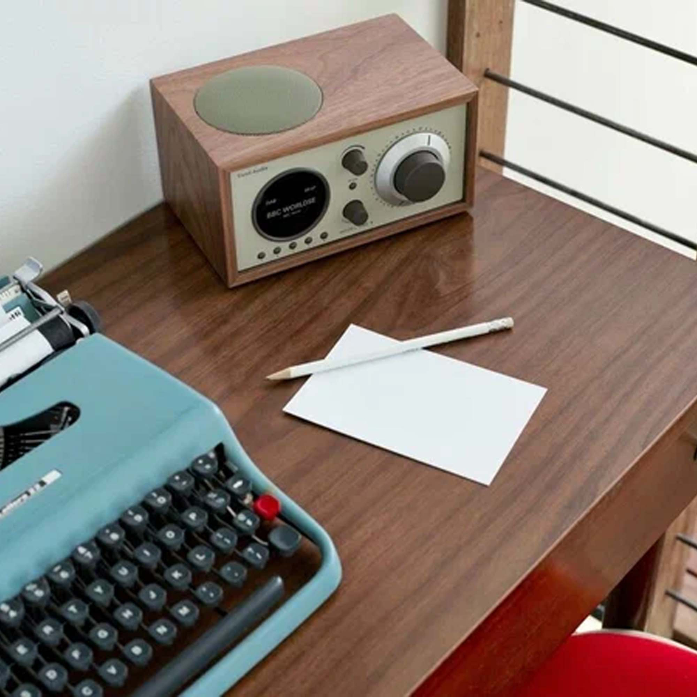 Tivoli Model One+ Бежевый/Орех [Classic Walnut] — радиоприемник
