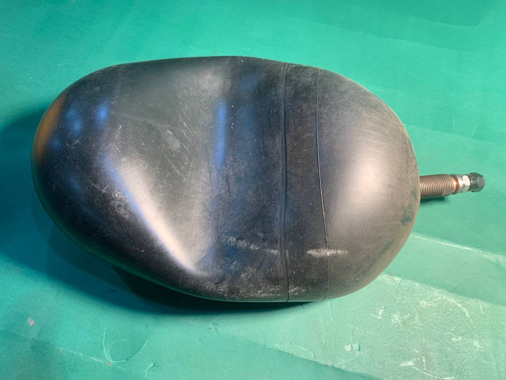 Баллон гидроаккумулятора 10л 22мм с клапаном