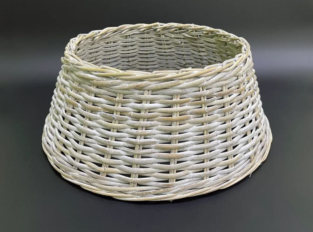 Корзина под елку (белая плетеная)