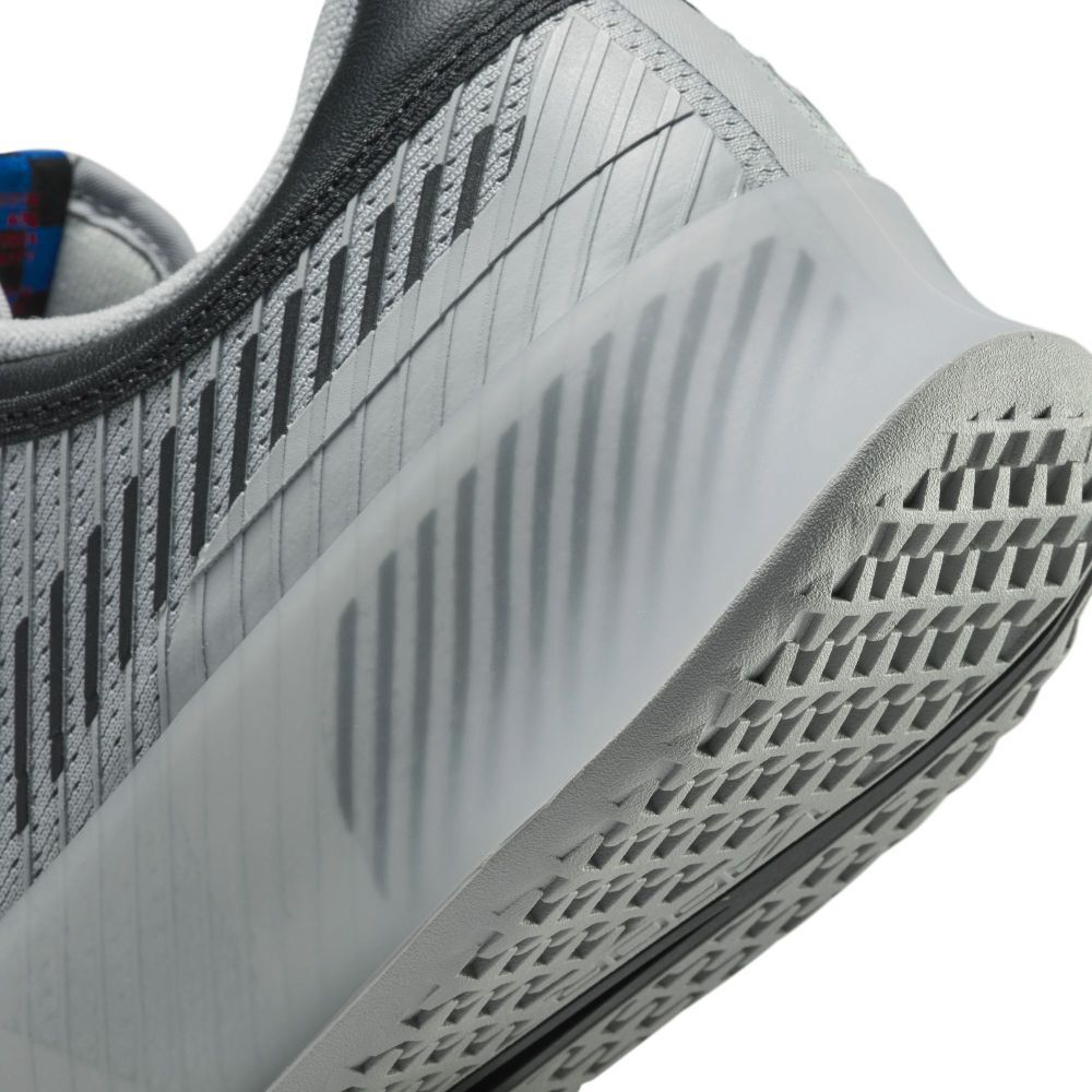 Мужские кроссовки теннисные Nike Air Zoom Vapor 11 Attack - light smoke grey/white/signal blue/black