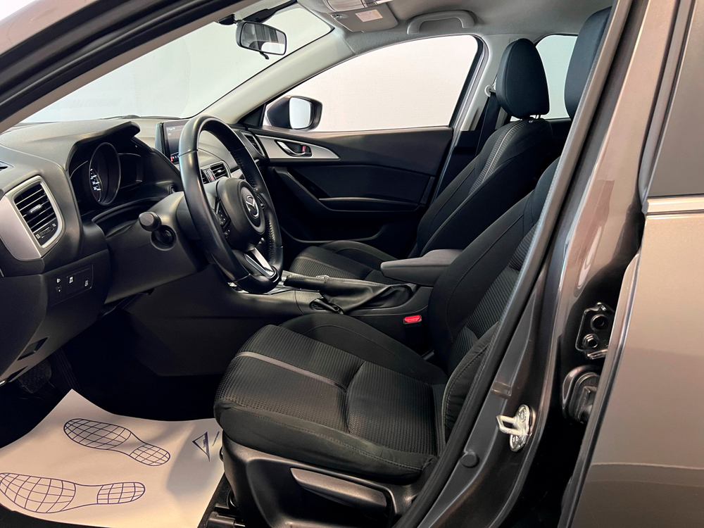 Mazda Mazda3, 2017 год