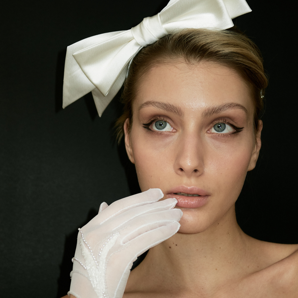 Ободок тонкий с белым бантом