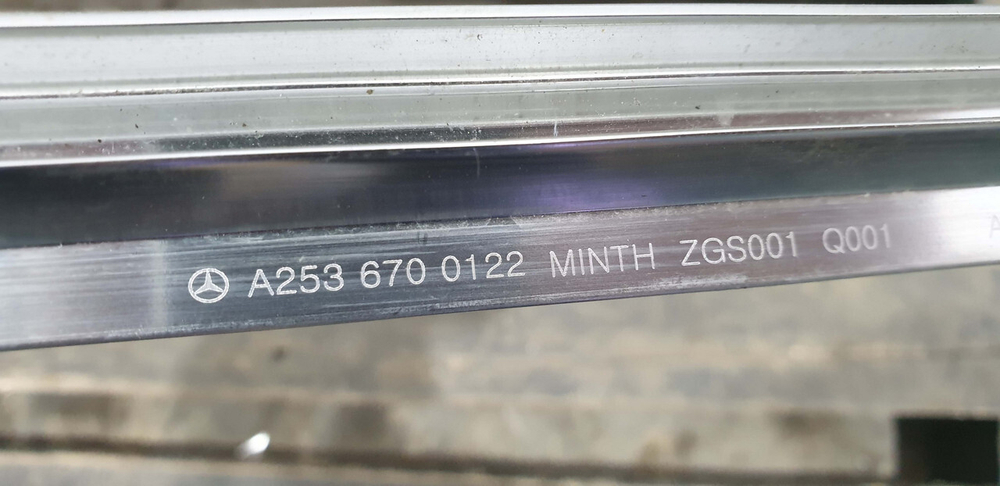 Накладка стекла заднего левого Mercedes GLC (X253) 15-нв Б/У Оригинал A2536700122