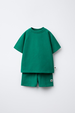 ZARA КОМПЛЕКТ ИЗ ФУТБОЛКИ И ШОРТ, ЗЕЛЕНЫЙ