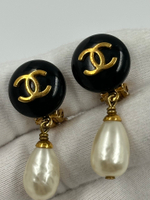 Клипсы с «жемчужными» подвесками Chanel