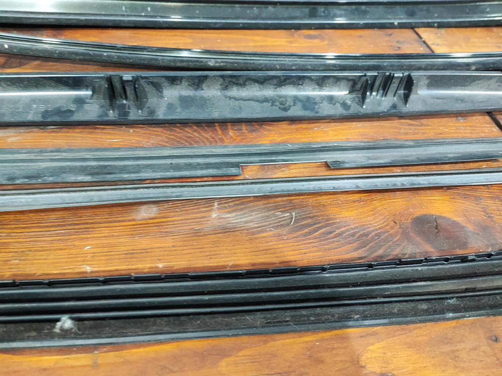 Накладки панорамной крыши Mercedes C (W203) Б/У Оригинал A2037800092