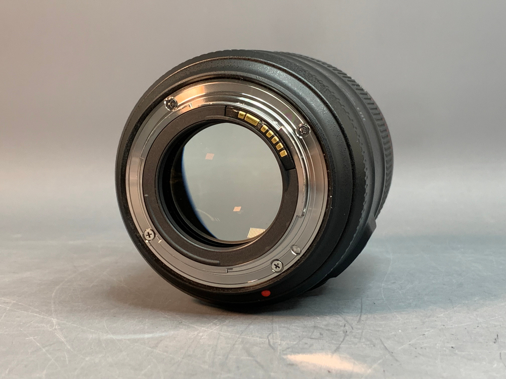 Canon EF 85mm 1.4L IS USM